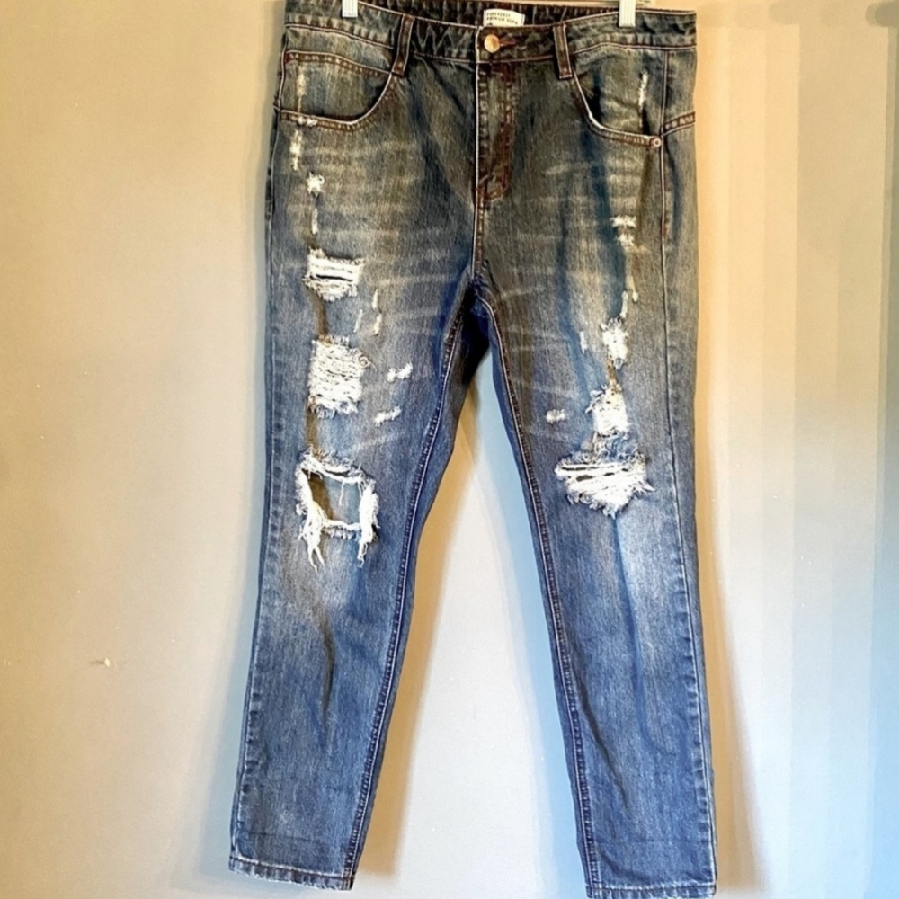 FOREVER 21 Womens Size 10 Distressed Jeans
